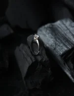 Anel Solitário 0,71ct com Aro de Brilhantes - Imagem 3